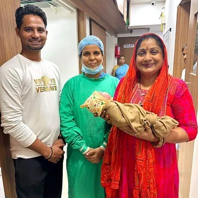 Dr snehal patil with patient Mother and New born baby with doctor